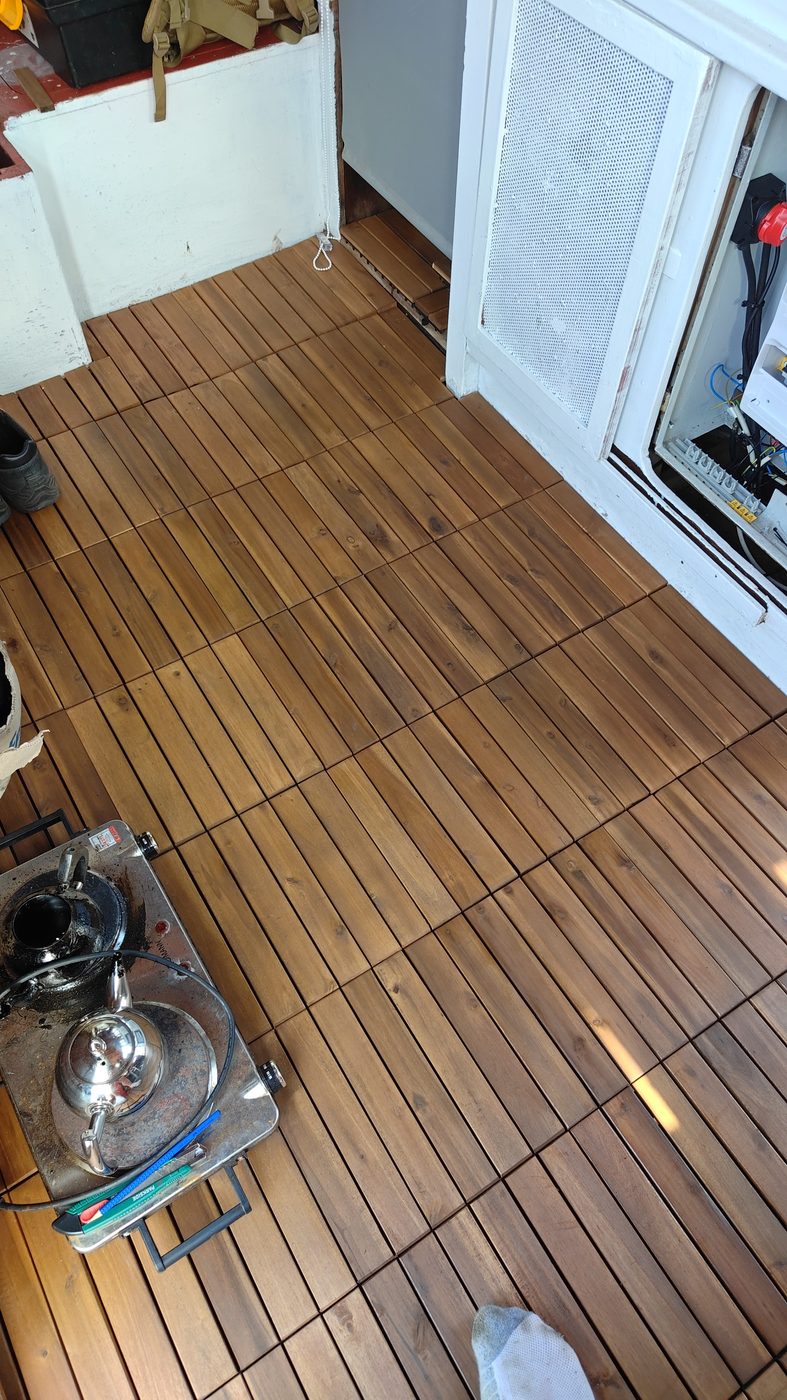 Neues Teakdeck an Bord des Sperber